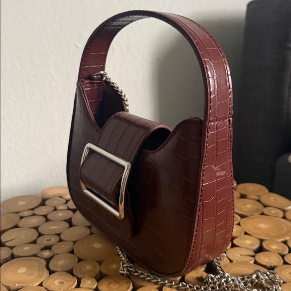 Maroon Women’s Classic Croc-Embossed Buckle Shoulder Bag - Picture 3 of 8